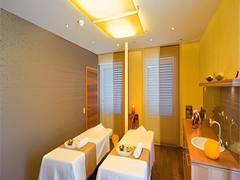 ADEF78F1EB464BD497983452F1F62BE5