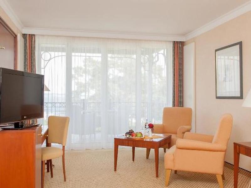 06FE952CD24D4F5D97EC838B25E6A0FE