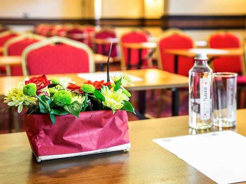 F83576494DE27E1843A8C002FE8E4B07