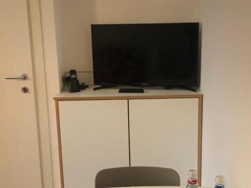 39CC7716B3262F9F4DF9AEE4B3C1404E