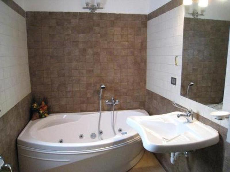 38404F0CBACE424AB0C5BE4C7658CB5C