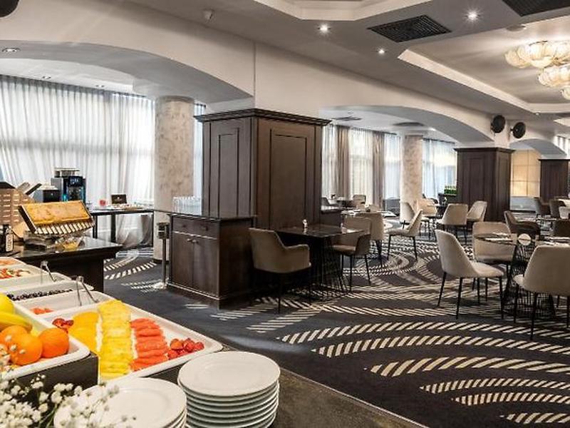 D09A430EF1840E8B983D55B9E7F79359