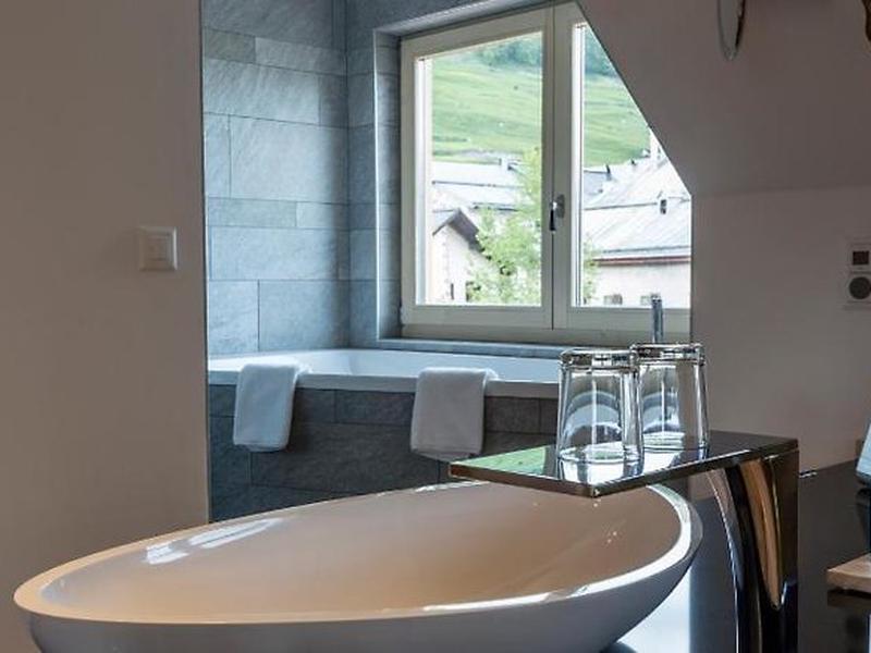 360E12904E2FF2E1DAEEDEEE0337C60A