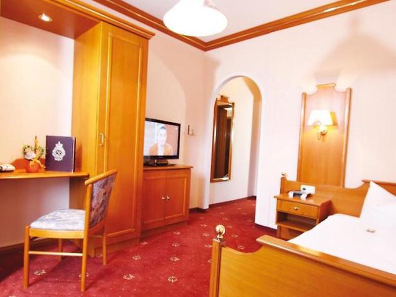 989CD1DF5A2A79AD1905DC4FA8D73550