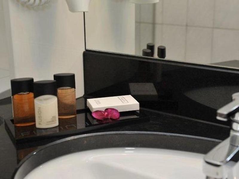 528BD558C4DCC7FA4A1AC17D11362886