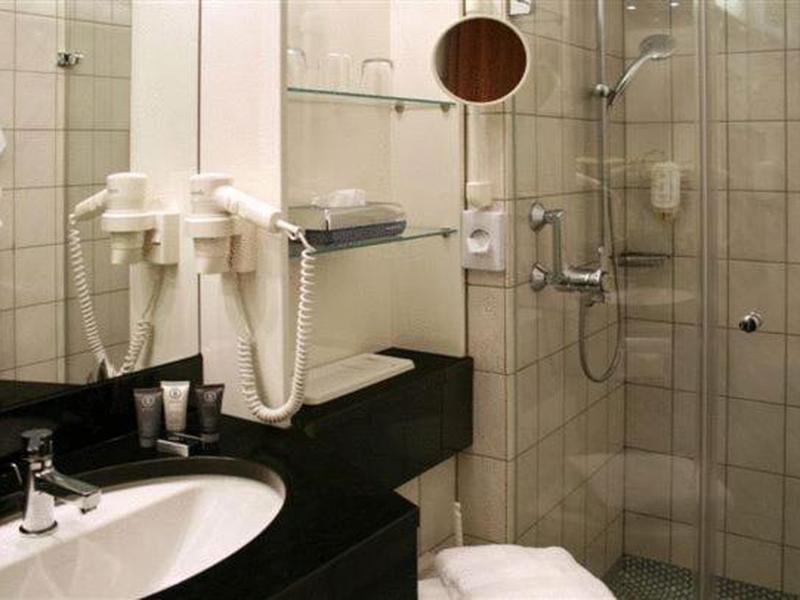 D43A2CAA1328B6355933898524ADC18E