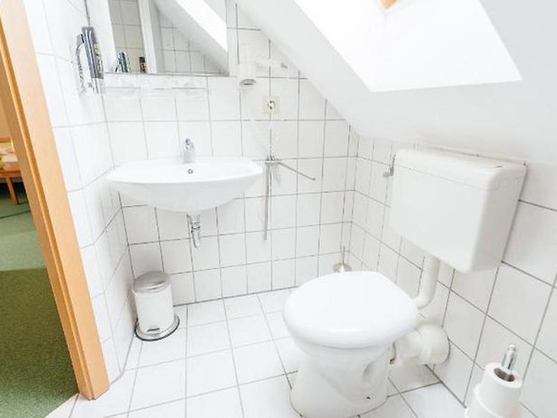 003901C7CB6F43DFF918A91F81216007