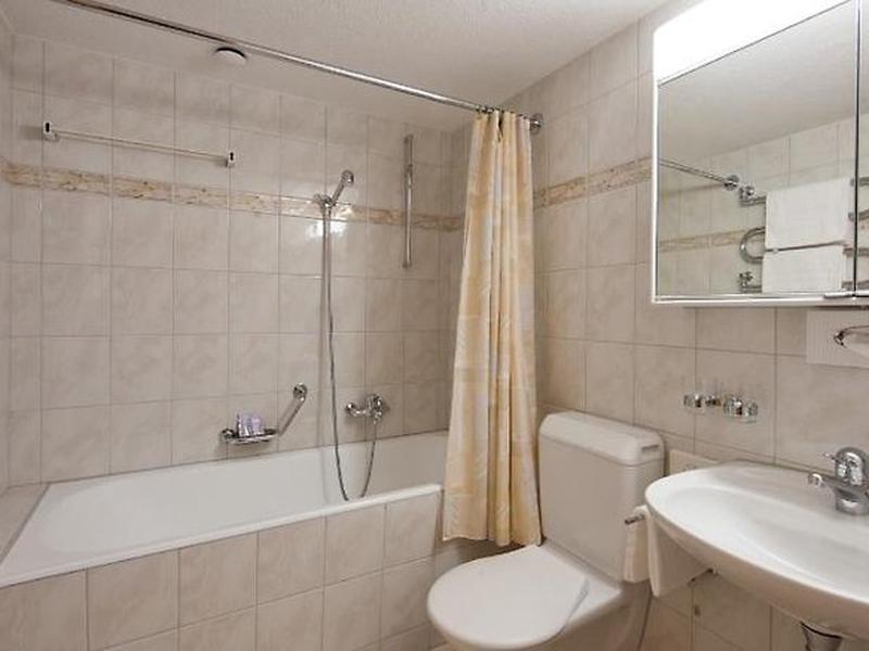 96E90E541DF0A8B4DC5FE15A54B06DFE