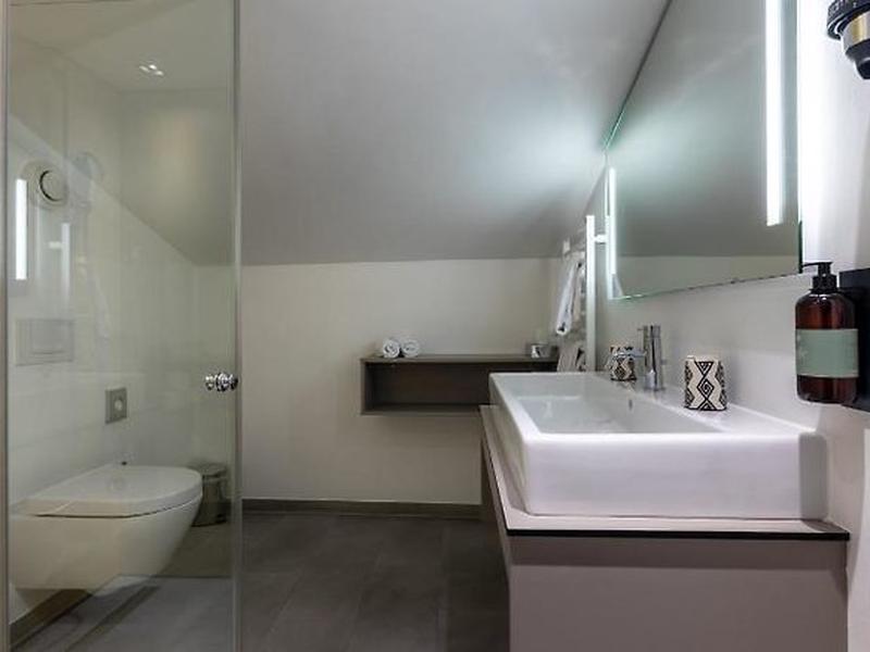 543258A66780366F45BE06B9B875E74E