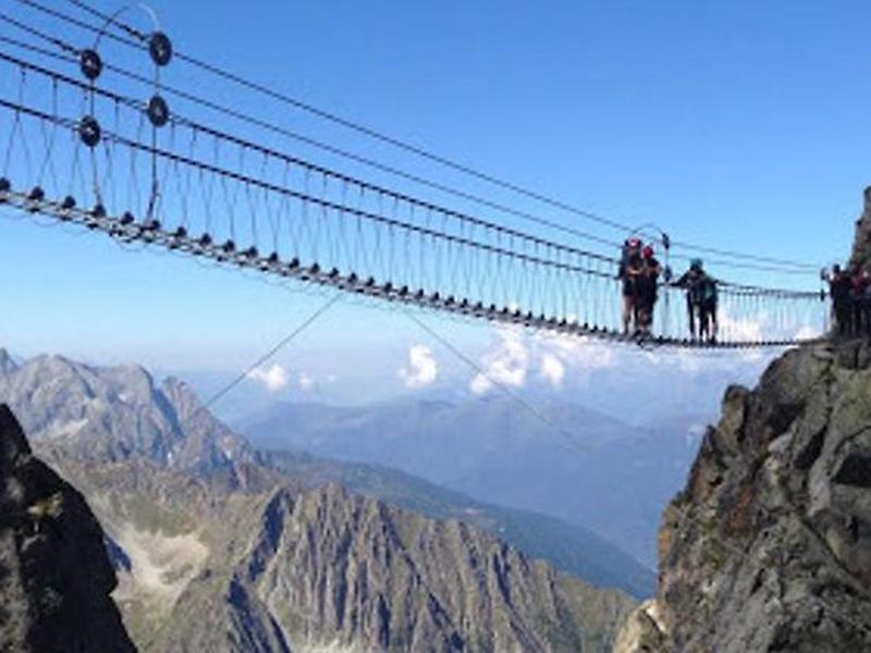 1E3925BD9AEF65327AA07FAE3343FD36