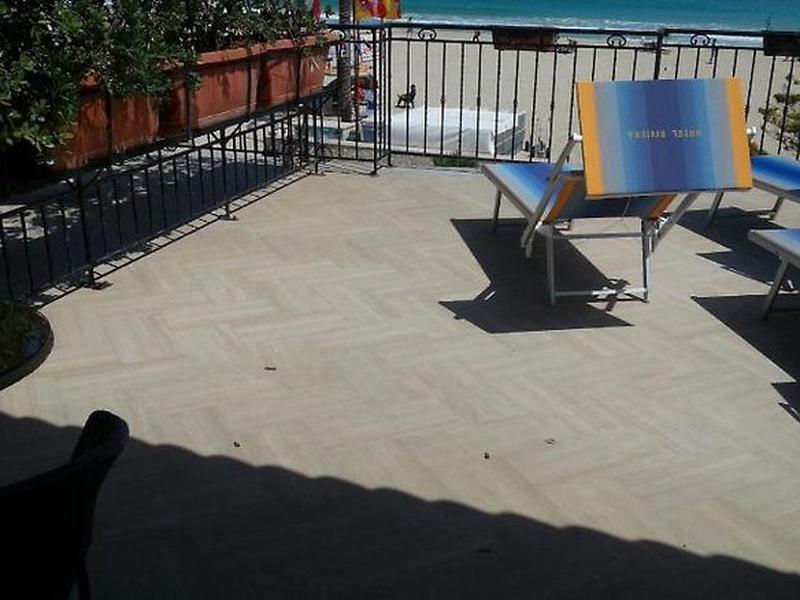 B8F8C06EE8C6C7F8092F6B1D3B7A23EC