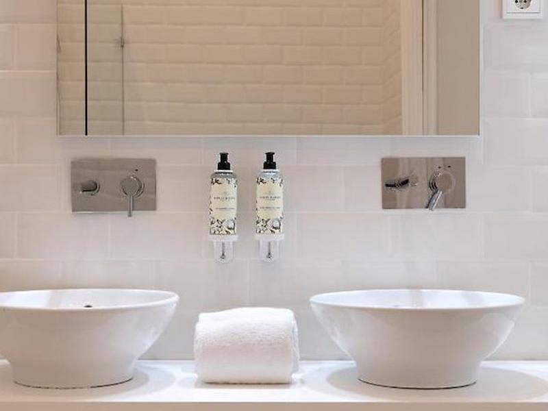 FF6D9A571A9DC84C09A7FC7CD35A3228