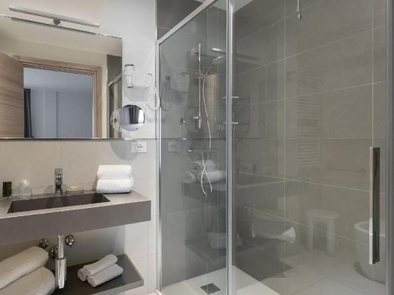 AA120ED92BBA0FDE6581871906EF7302