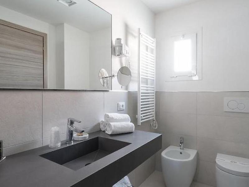 EFD22E10193F08F51C94C8B89F64702D