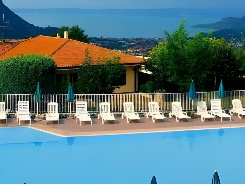 0FEF91AFC44250D20D55A981676FB7D9