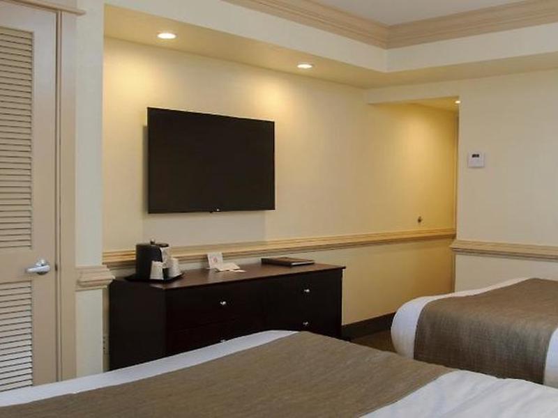 C0301FAB5842F7F939E8997E36F71D42