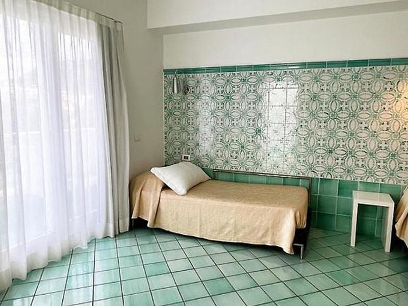 35C66B410462A5BF47BBF62EEFAA4CAB