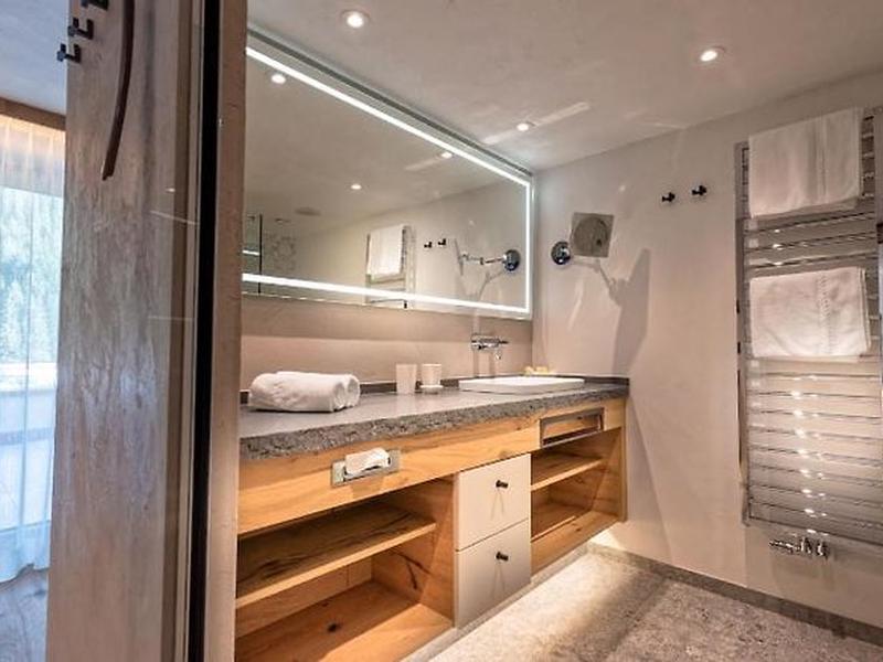 7A8FF8F9BFBF20E9FAFD6569C95EED40