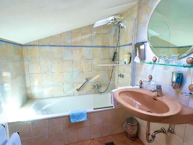 092058579629C235CD94F38E0F3EBB21