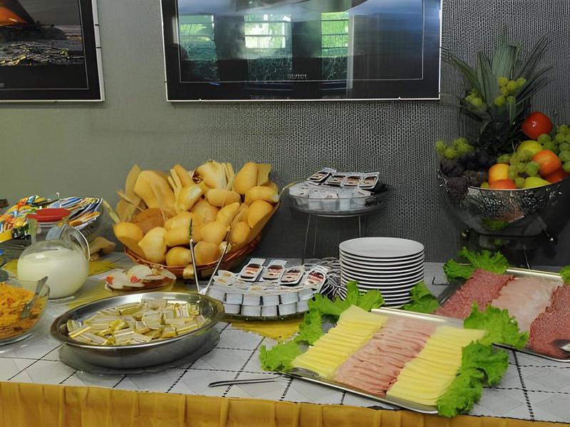 D27682D2364B142C0A1D5A106926D261