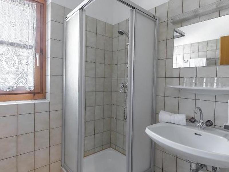 1E8985CA66B4372721ADA46801B2A64F