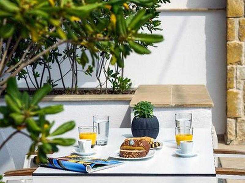 ADEDD2B15547987EF8E8346B0F1E18D4