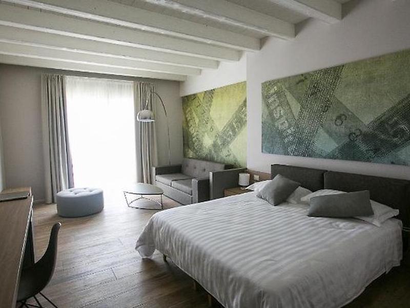 B004428D1EF368AD4E7A5D0BAEA8EE7E