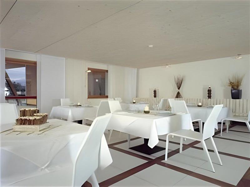 22037CC79CA51D2D3D2CFBB5E02A2180