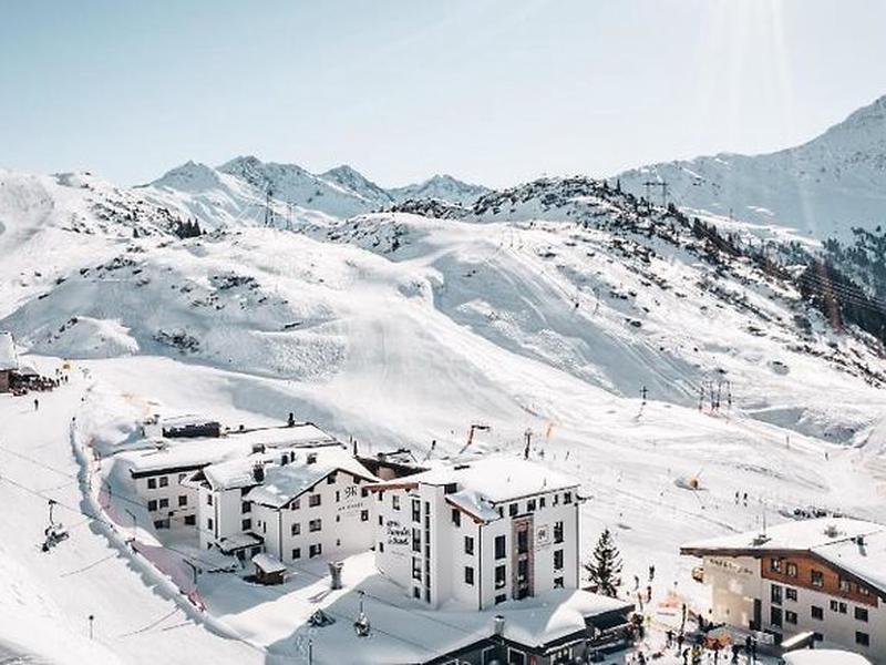 378ECCDEAE4AB813760D12AC7AA6DB18