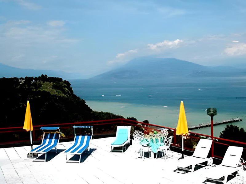 96F473C305939D3088FEFC269395F684