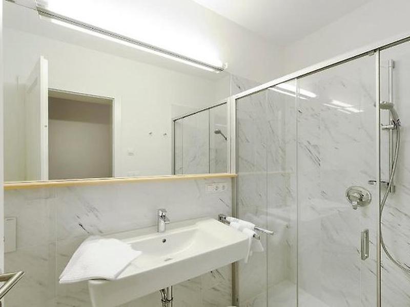 77B60B27D9AA7FF323E6BCB2F2DFECBA