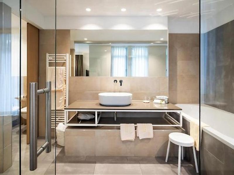 32CA64B1E344F477BC1C598AD4CB661C