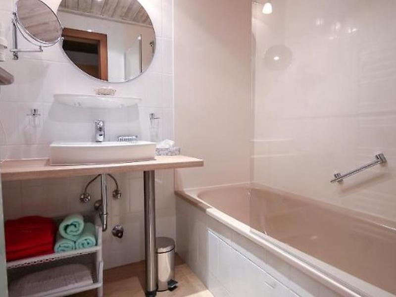 8842B04EAC823CEBF5453836C9D3453E