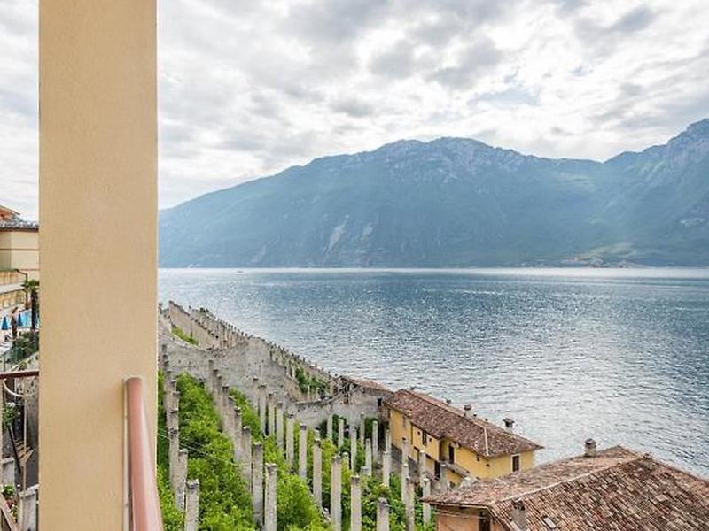 A76AC200A300FD4F024C78701B51437D