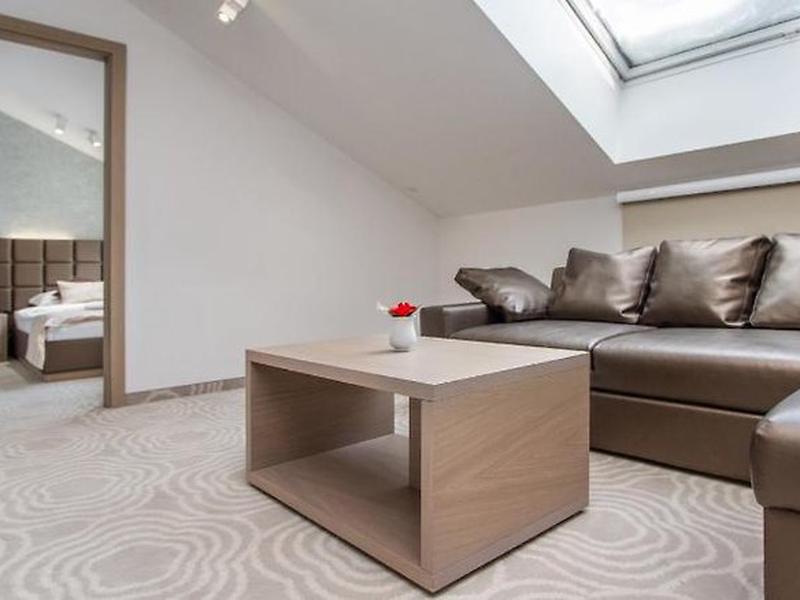 D8C4C4A679999E1E095307D6E5863A91