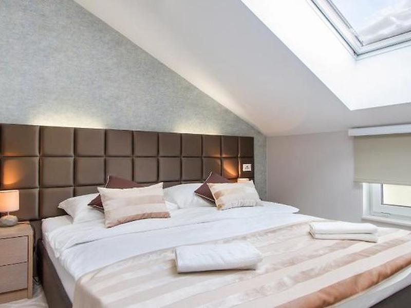 15916EA054F8E92020492DE1F7E7A567