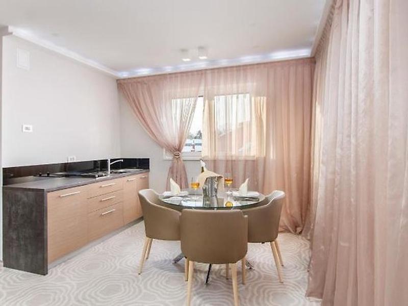 83B581D5893A6C3B2D553C8A48F9E027