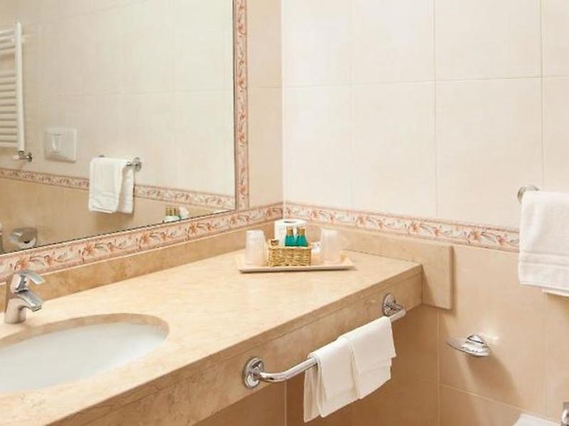 806104B2D81625F4A34ABC319A49020A