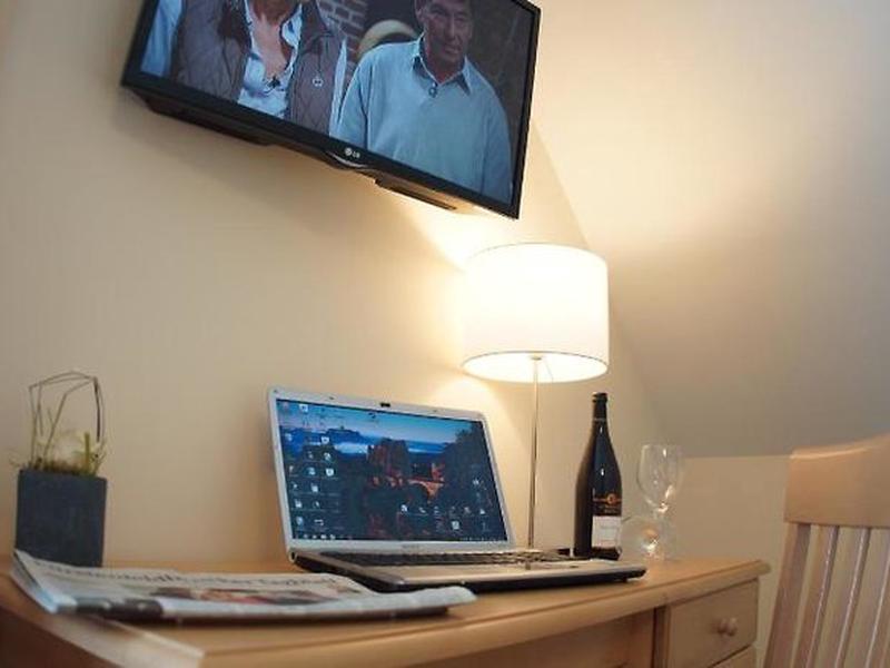 651A87AE47664E46D47BE3A7B1AC3E18