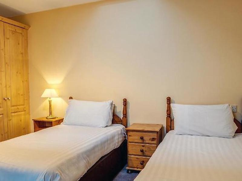 70B109B7117DC494DB64C6A87D7806EF