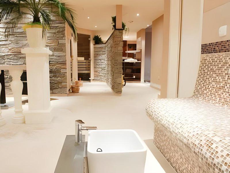 DC1739EE75628844D78C3A5DD421C527