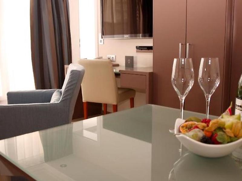 581F3DE2EFF3E23BAC8EC1AA0AA7FAA8