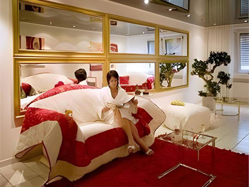 24221AFA981CE1F5B8681F6CAA83D5EB