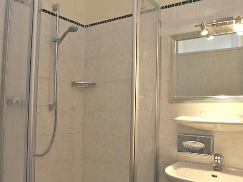 DD0C6E6B569DE18E15F629788F45C76D