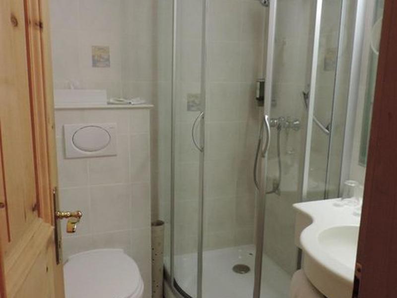 EBC8114344005F901D0AEE9B15043D50