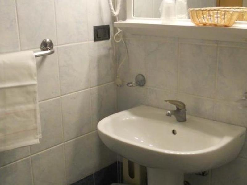 48A237096F06683DD504EC52B755C464