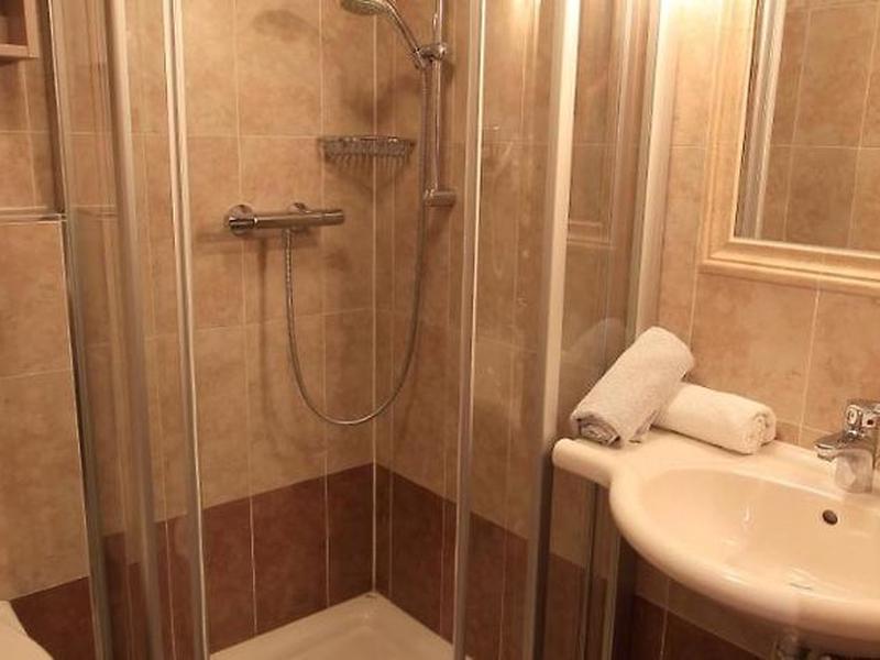 7299C16CC7E0FD2BDB7E5871B2ABB3B7