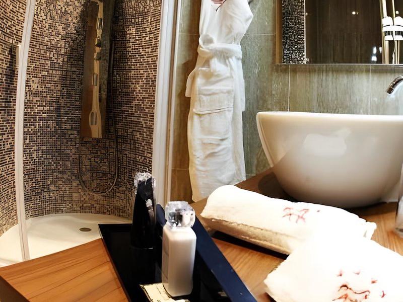 030E445DE9E95248CF7DBEF8B41A4E22