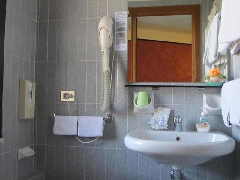 87E32F5C9463980448E463868D98D666