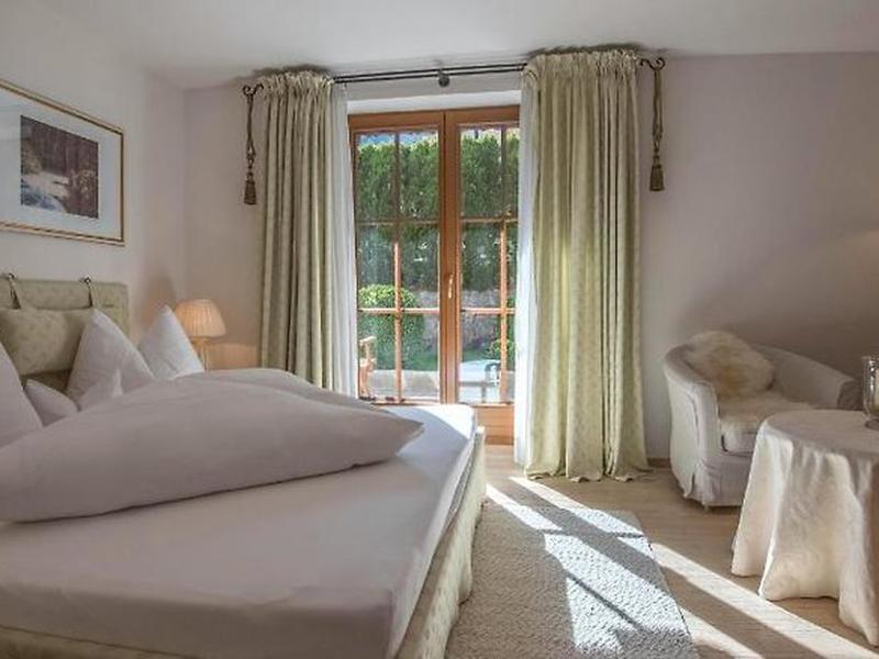 357B1A5C3DCBAD77E4081AE03900DC1E